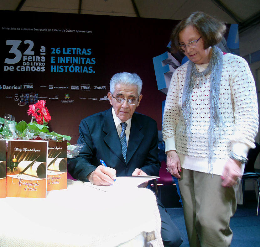 Lanamento de "Versejando a vida" de Moacyr Ayres da Siqueira 