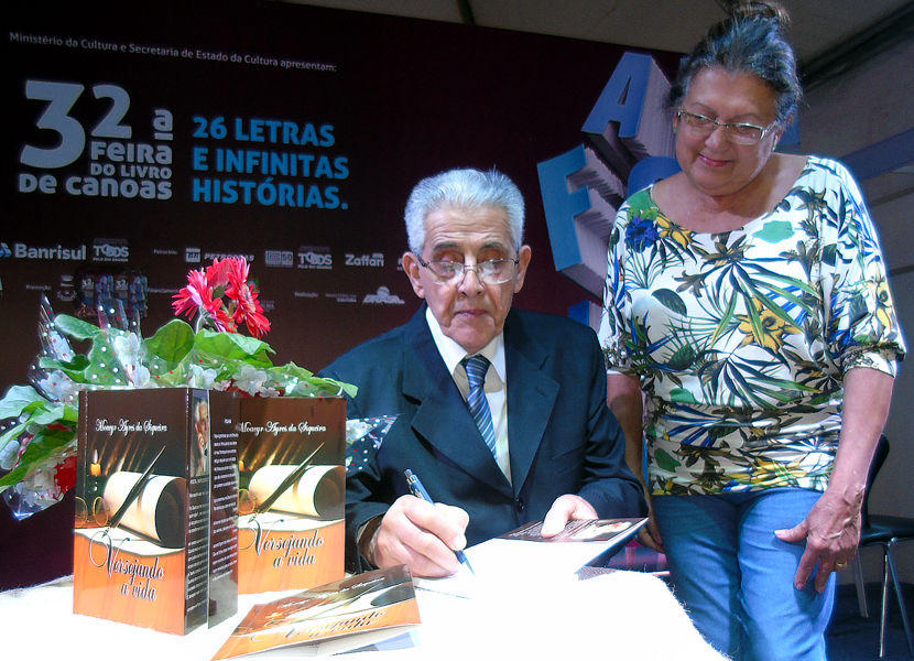 Lanamento de "Versejando a vida" de Moacyr Ayres da Siqueira 